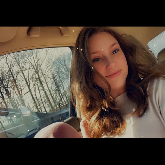 Meet your Posher, Emily - Picture 1 of 1